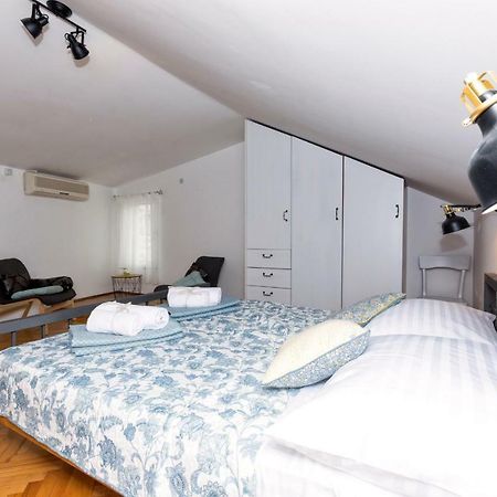 Old Split Apartment ภายนอก รูปภาพ