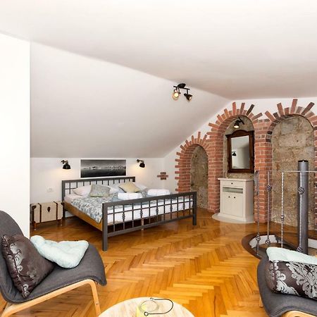 Old Split Apartment ภายนอก รูปภาพ